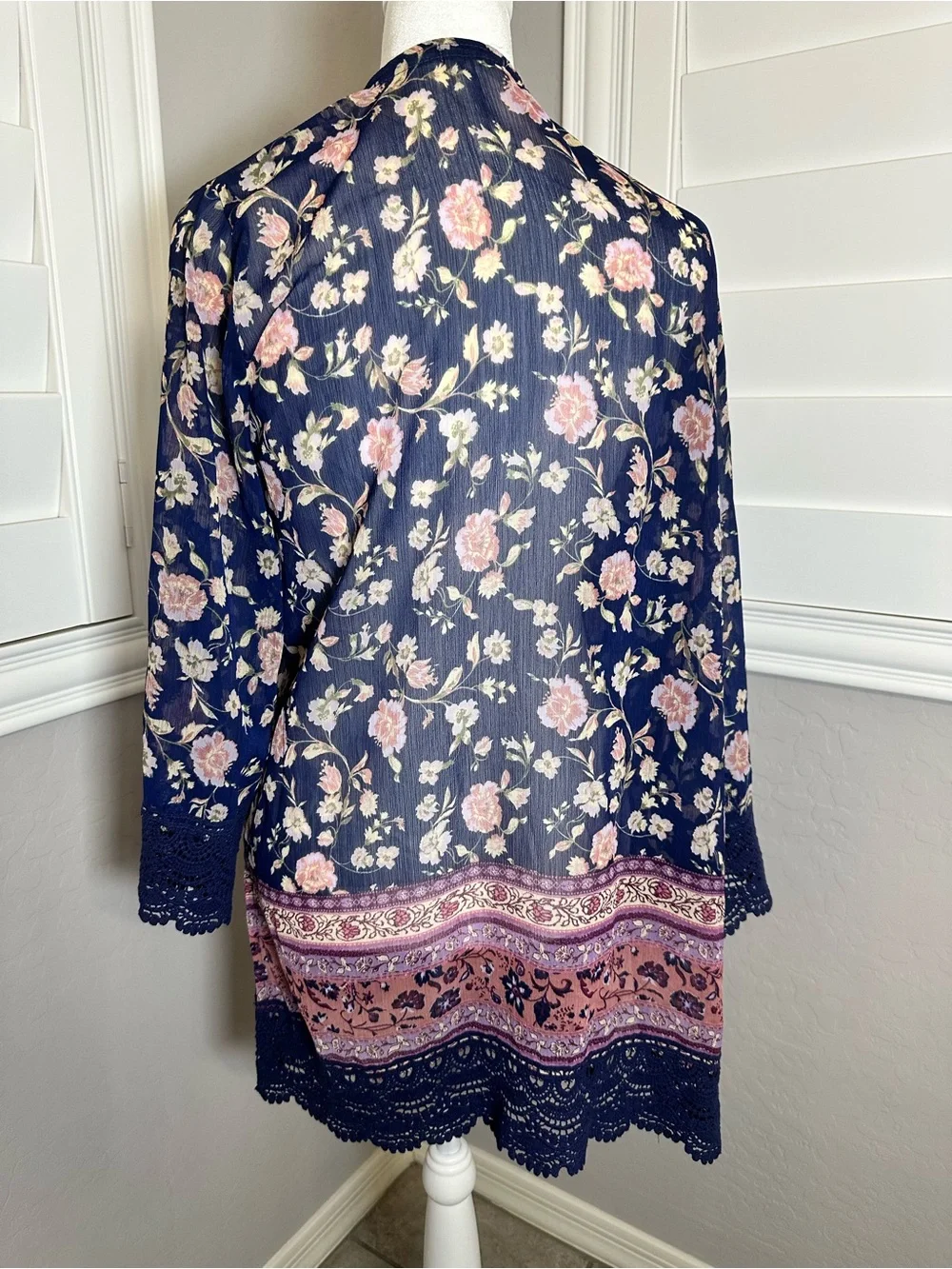 Bundle 4/$25  Rewind Floral Sheer Kimono Robe - Navy & Pink
